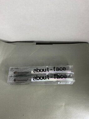 About-face Good Stroke Define + Blend Crease Powder Brush